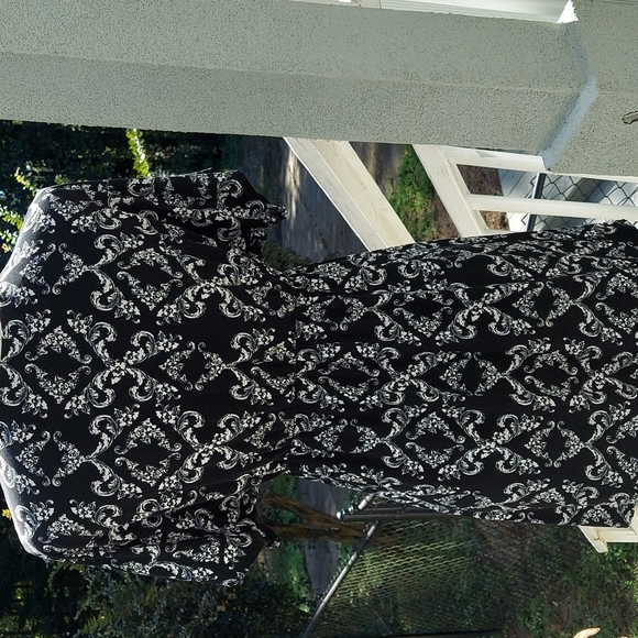 WHBM Medium size top with loose short sleeves - Picture 2 of 5